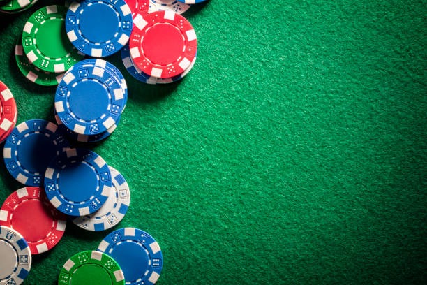 mineral toto mobile app interface showing live dealer tables and sportsbook markets on Android and iOS devices